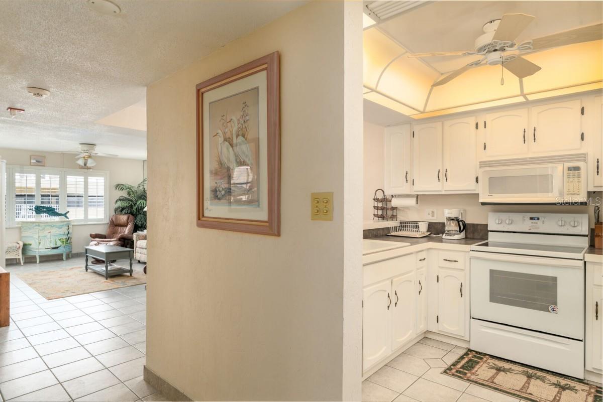 Listing photo id 3 for 4175 Atlantic Avenue 509