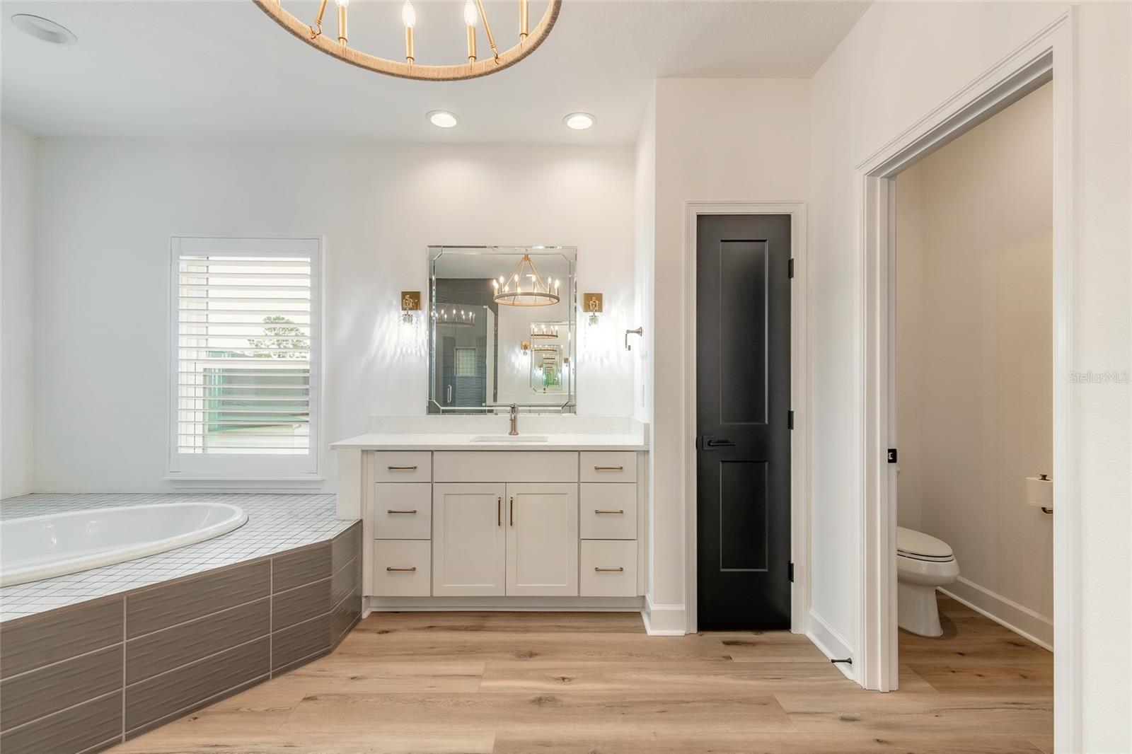 Image 27 of 91 For 6402 Limmerick Lane