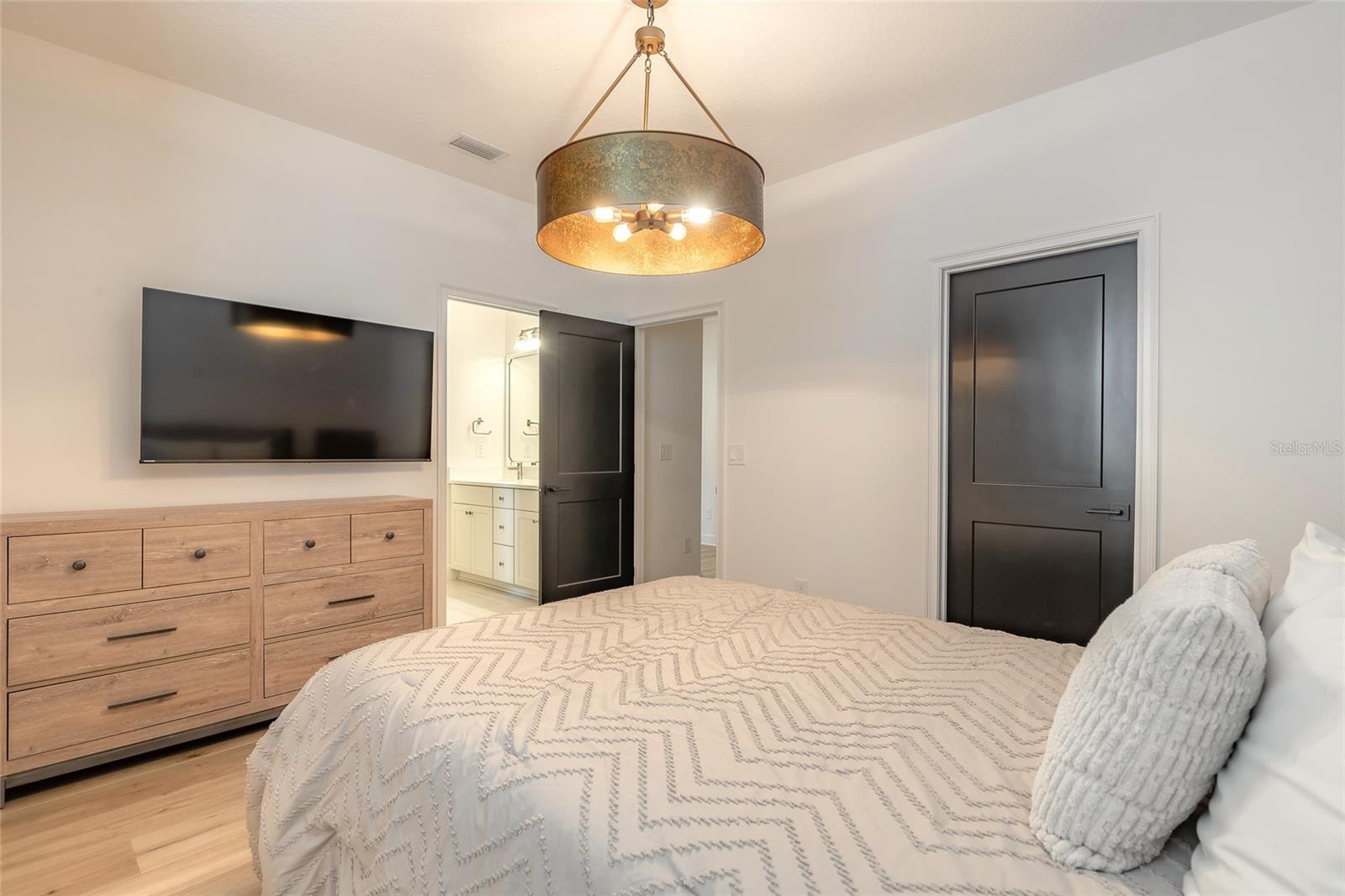 Image 31 of 91 For 6402 Limmerick Lane