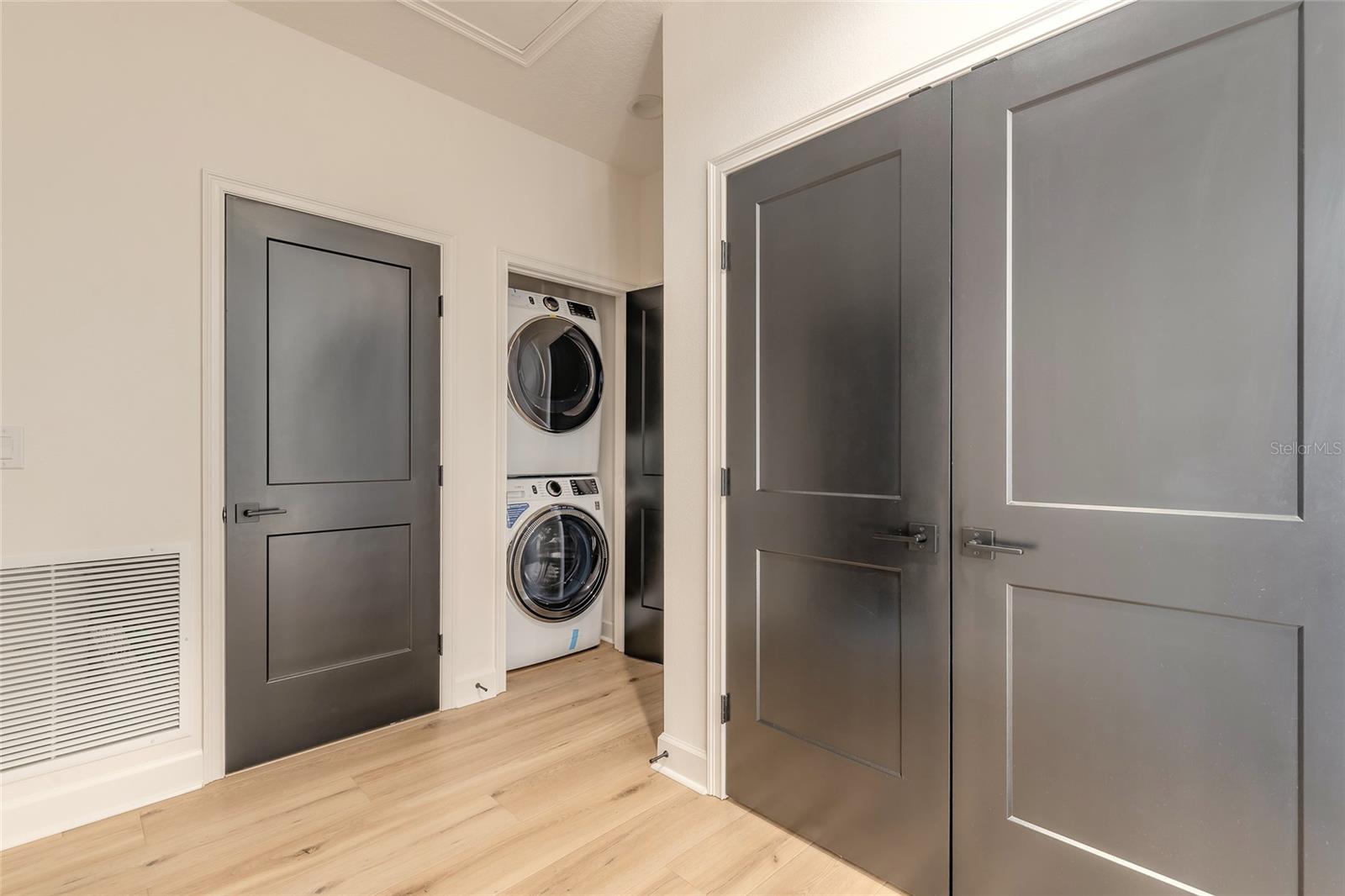 Image 41 of 91 For 6402 Limmerick Lane