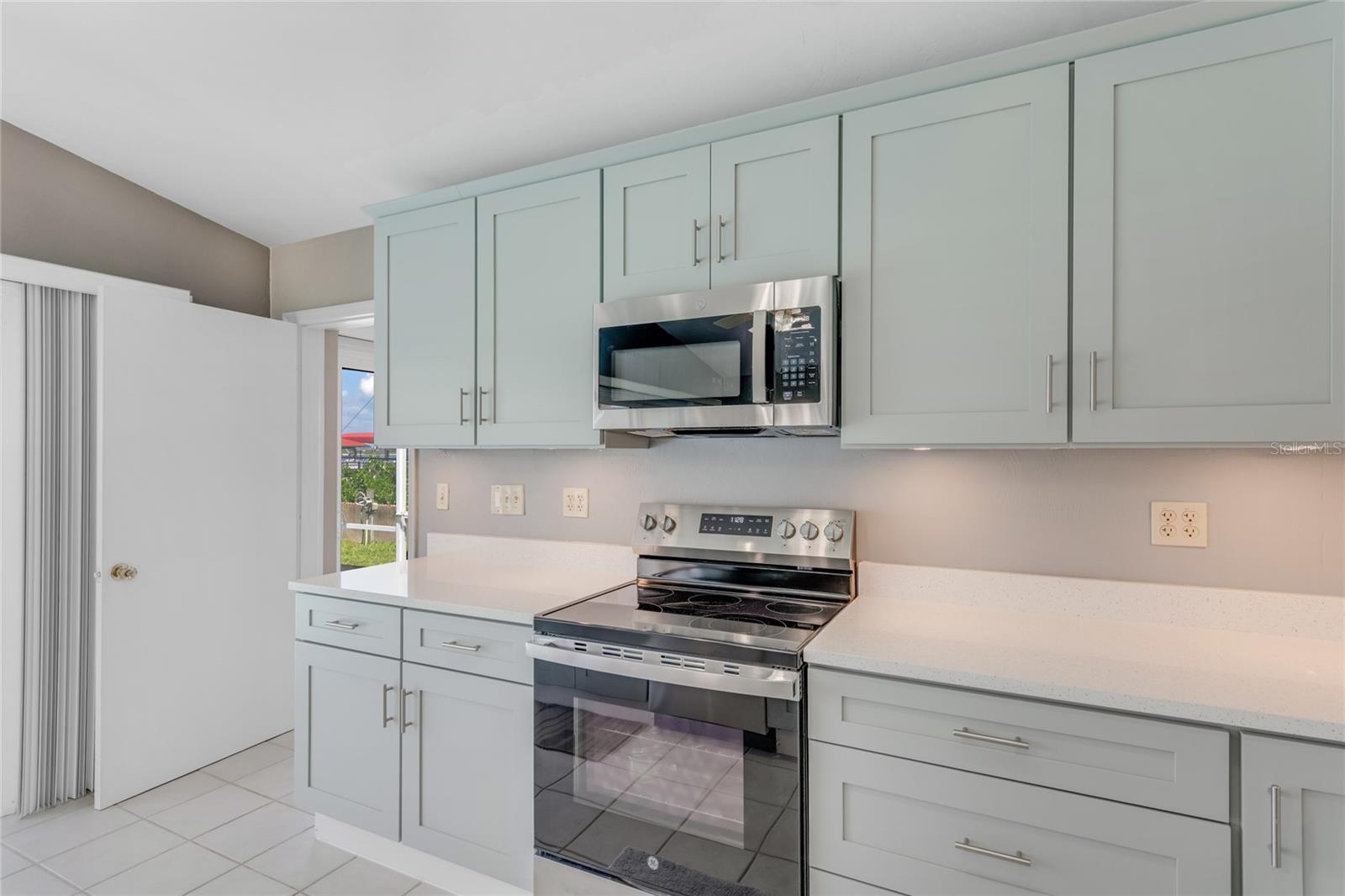 Image 13 of 38 For 3326 Peninsula Drive