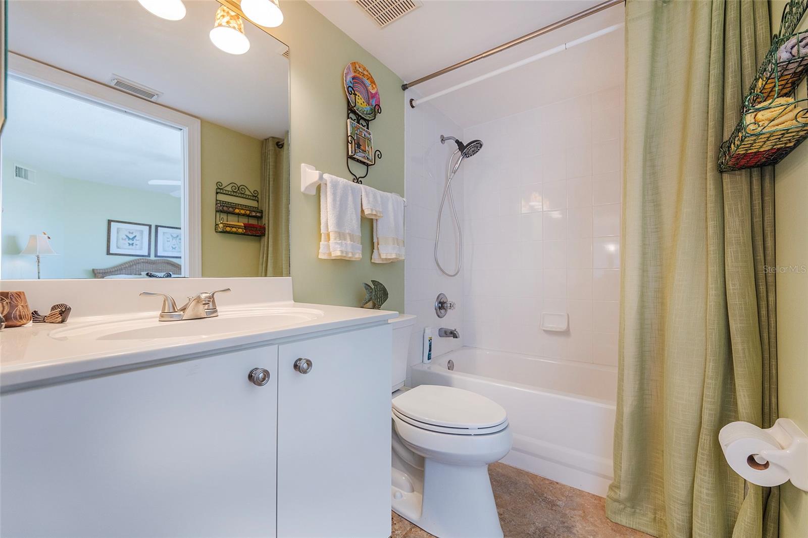 Image 23 of 64 For 4631 Atlantic Avenue 8601