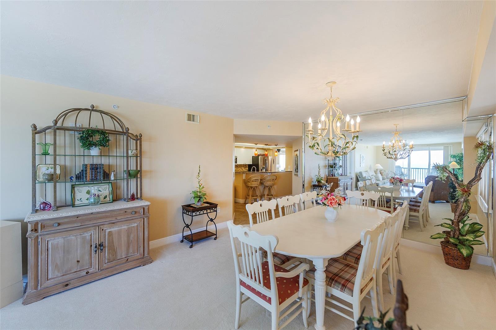 Image 43 of 64 For 4631 Atlantic Avenue 8601