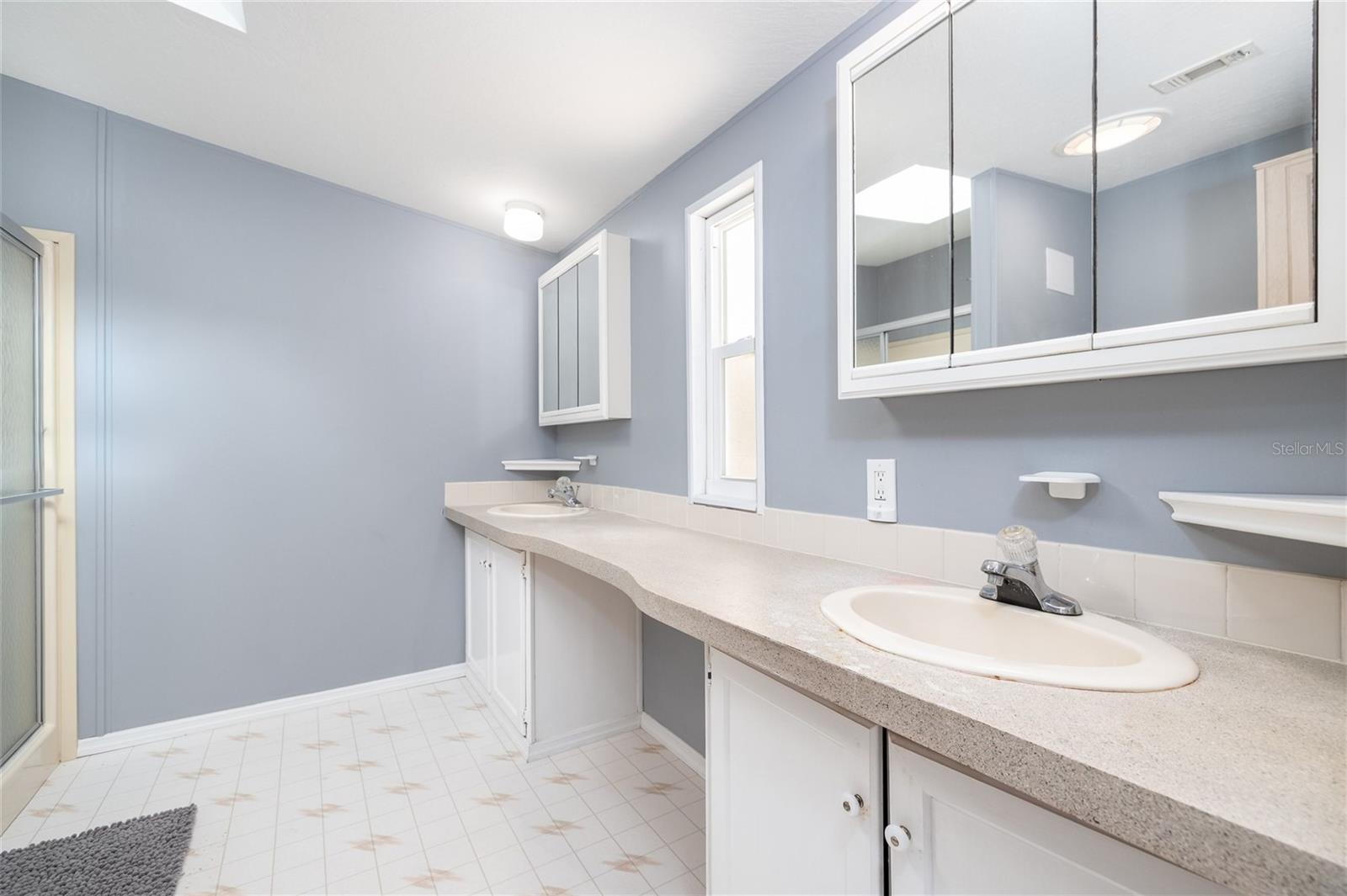 Image 14 of 45 For 522 Starboard Avenue