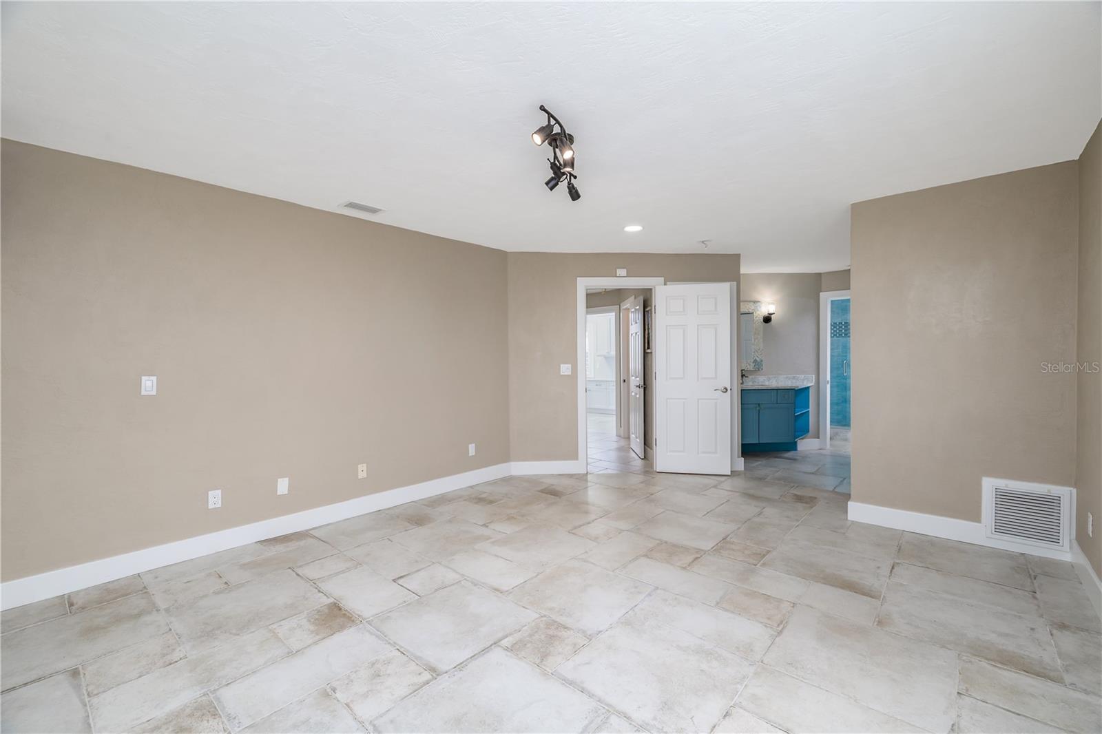 Image 17 of 51 For 6260 Atlantic Avenue