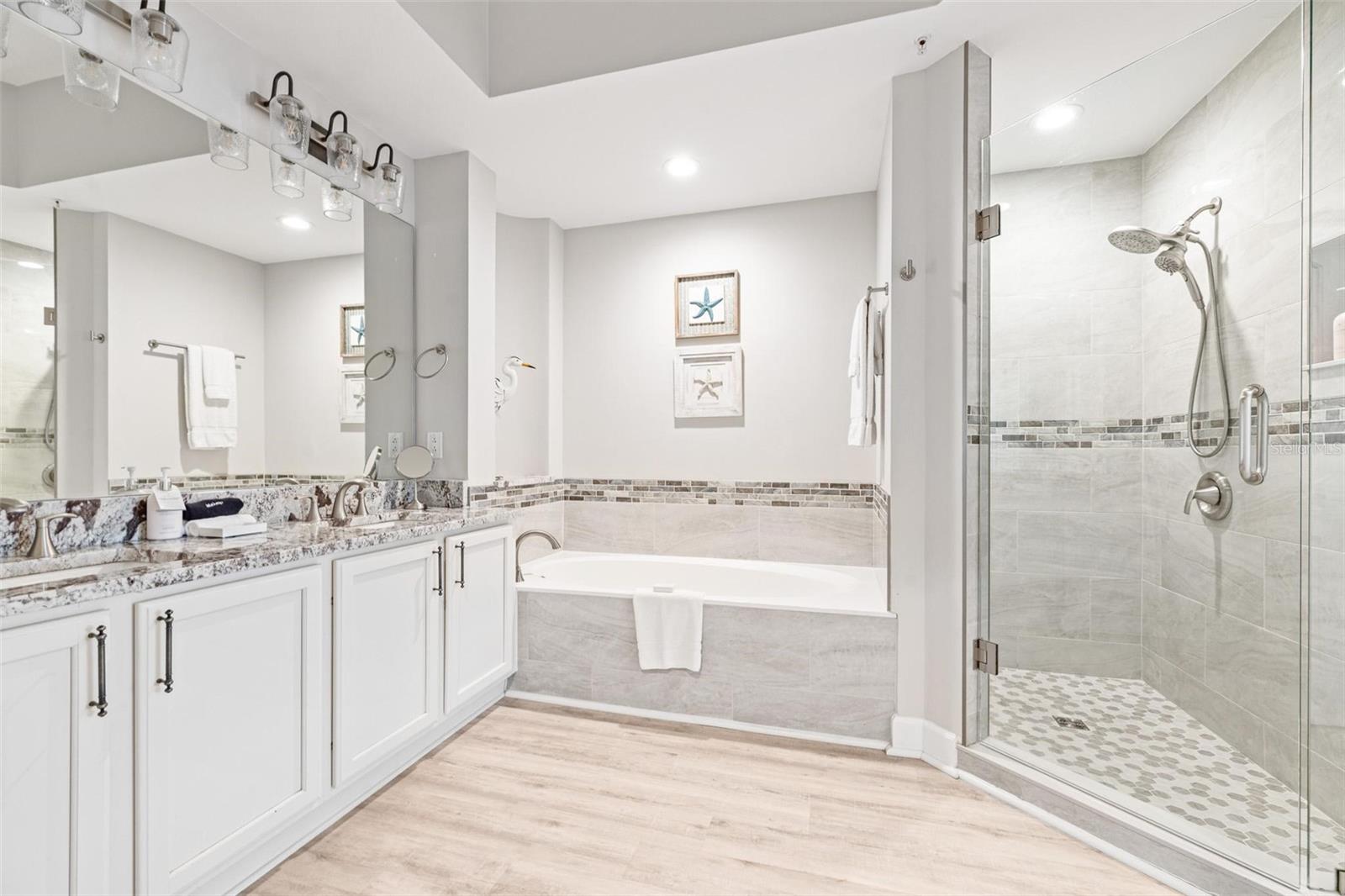 Image 21 of 46 For 102 Yacht Harbor Drive 176