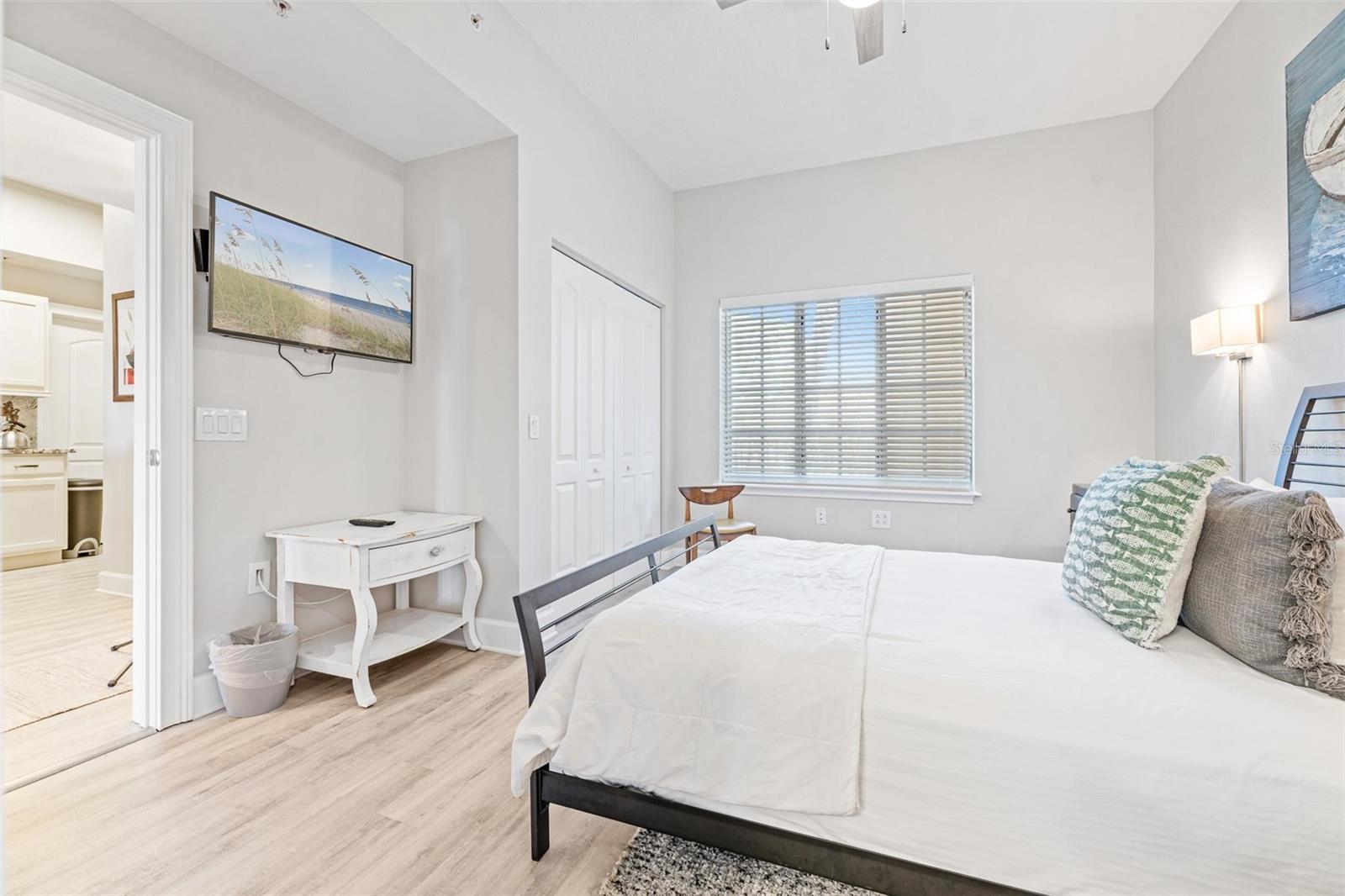 Image 27 of 46 For 102 Yacht Harbor Drive 176