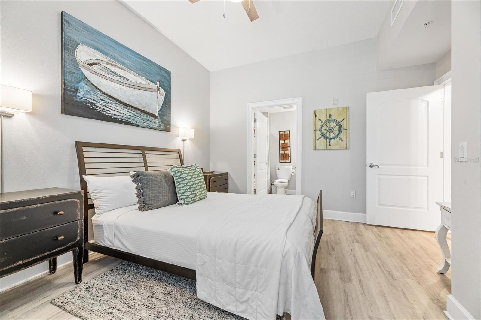 Image 28 of 46 For 102 Yacht Harbor Drive 176