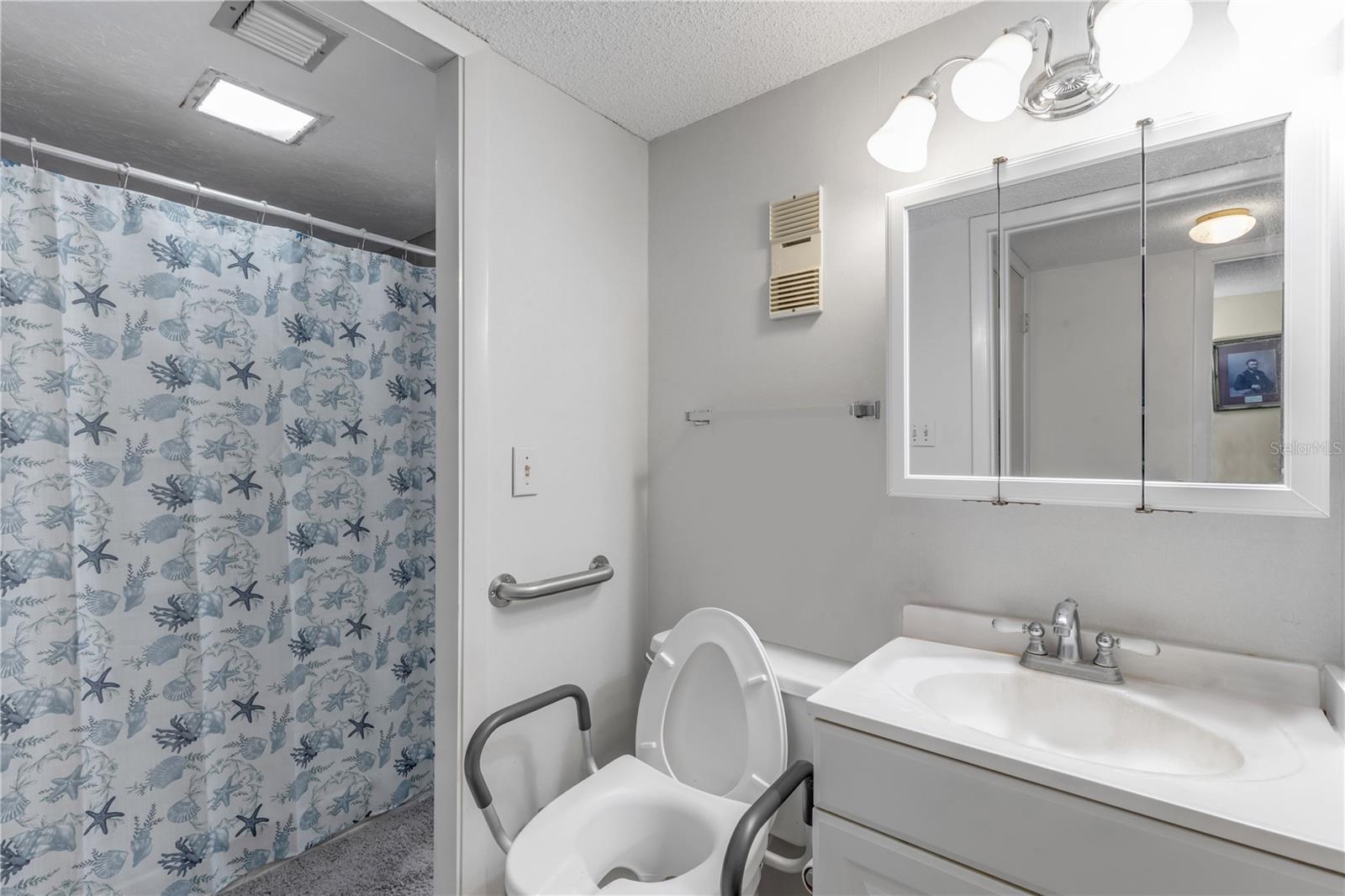 Image 20 of 37 For 101 Riverside Drive 4080