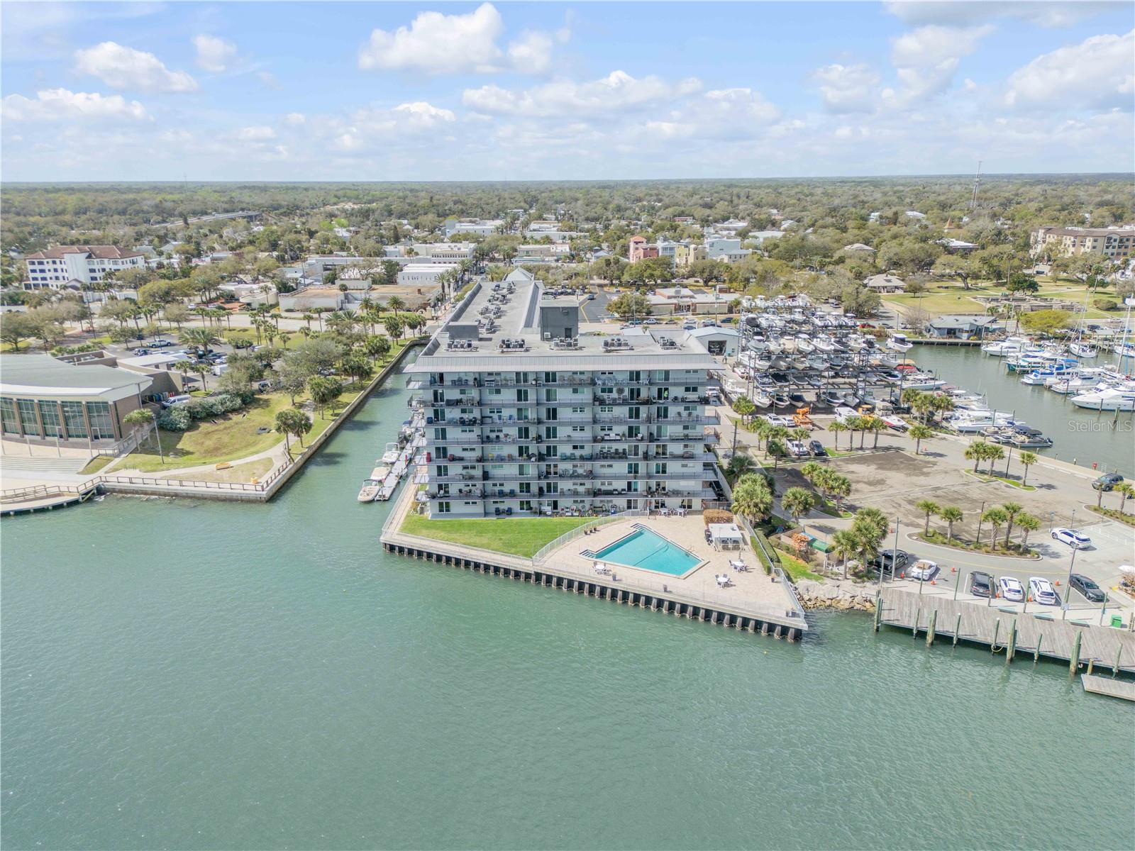 Image 29 of 37 For 101 Riverside Drive 4080