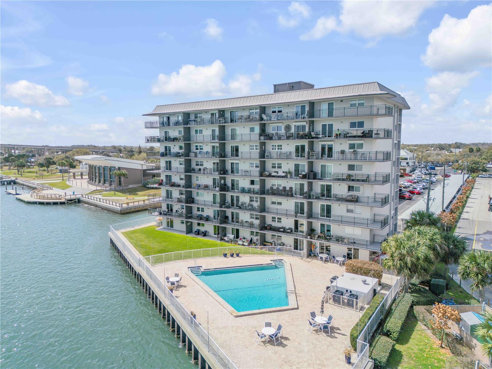 Image 5 of 37 For 101 Riverside Drive 4080