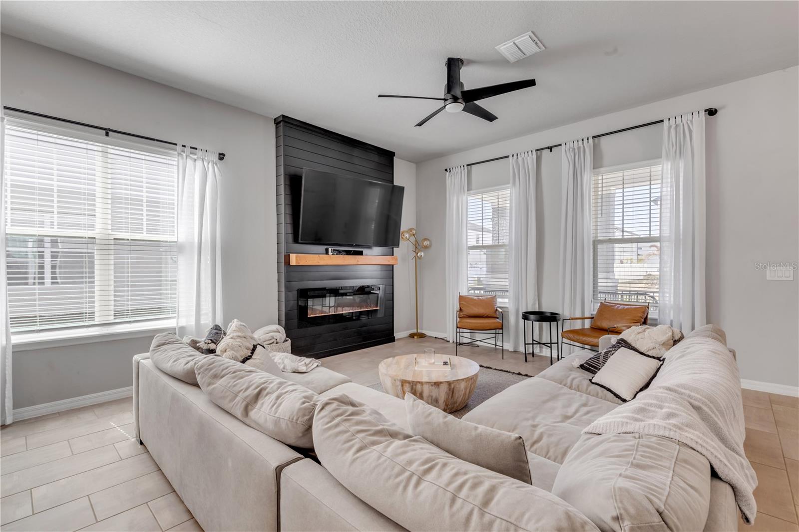 Image 13 of 72 For 413 Venetian Palms Boulevard