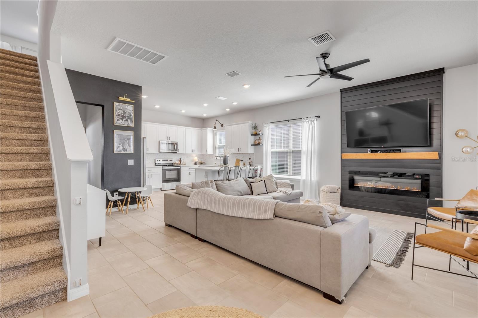 Image 15 of 72 For 413 Venetian Palms Boulevard