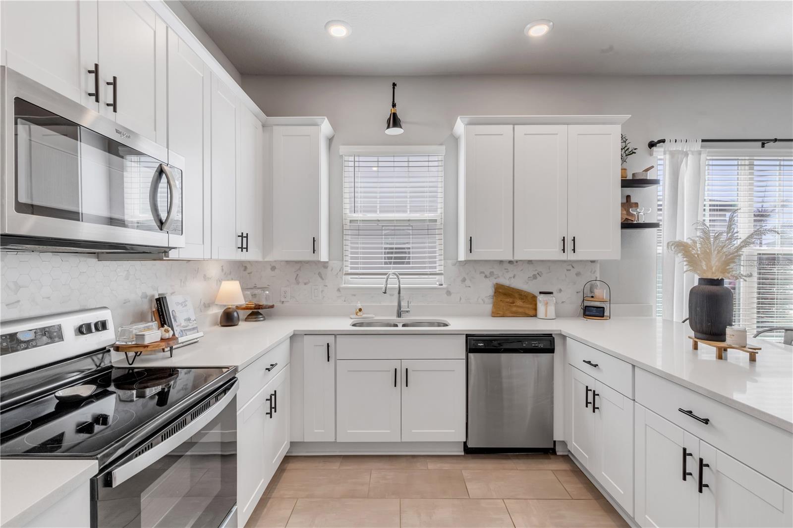 Image 23 of 72 For 413 Venetian Palms Boulevard