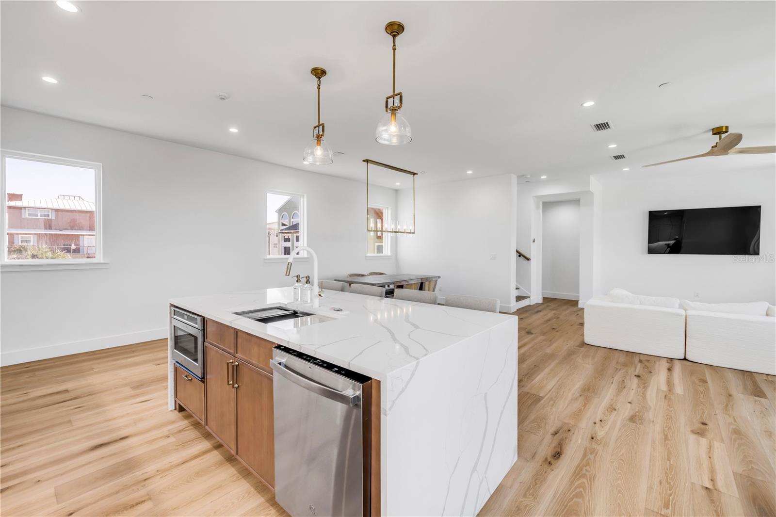 Image 23 of 70 For 6857 Turtlemound Road