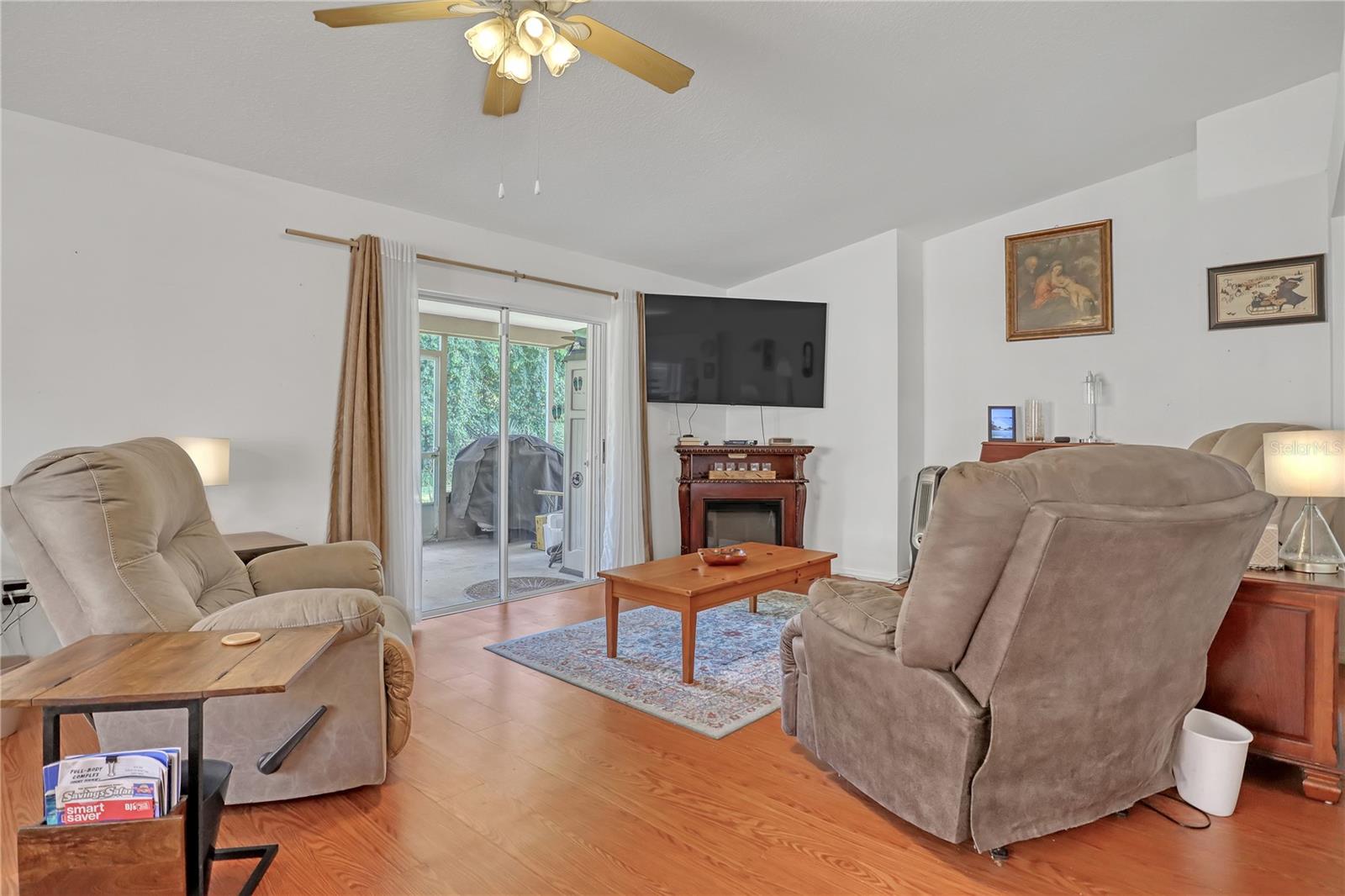 Image 12 of 39 For 2210 Spring Creek Circle Ne