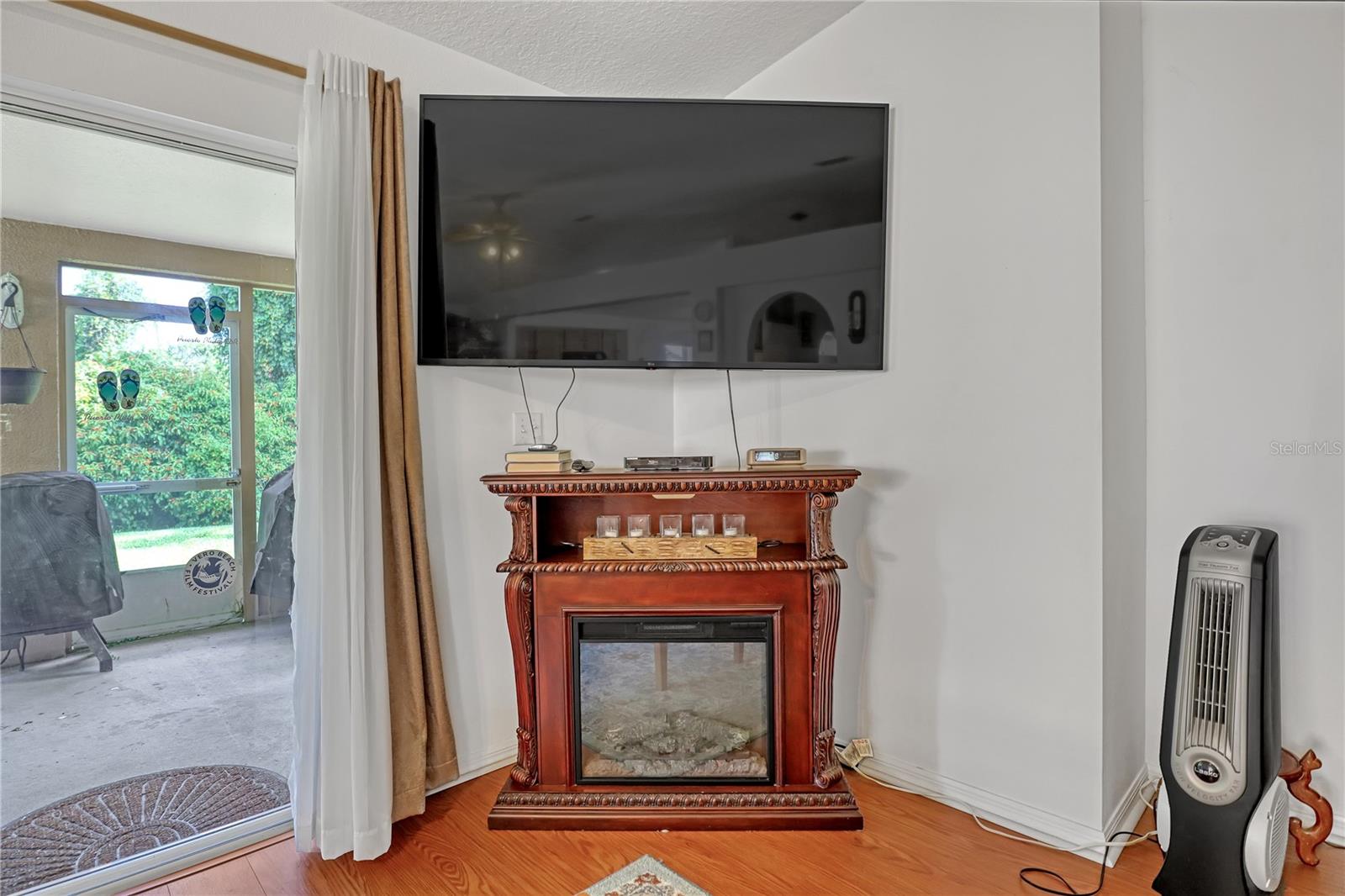 Image 14 of 39 For 2210 Spring Creek Circle Ne