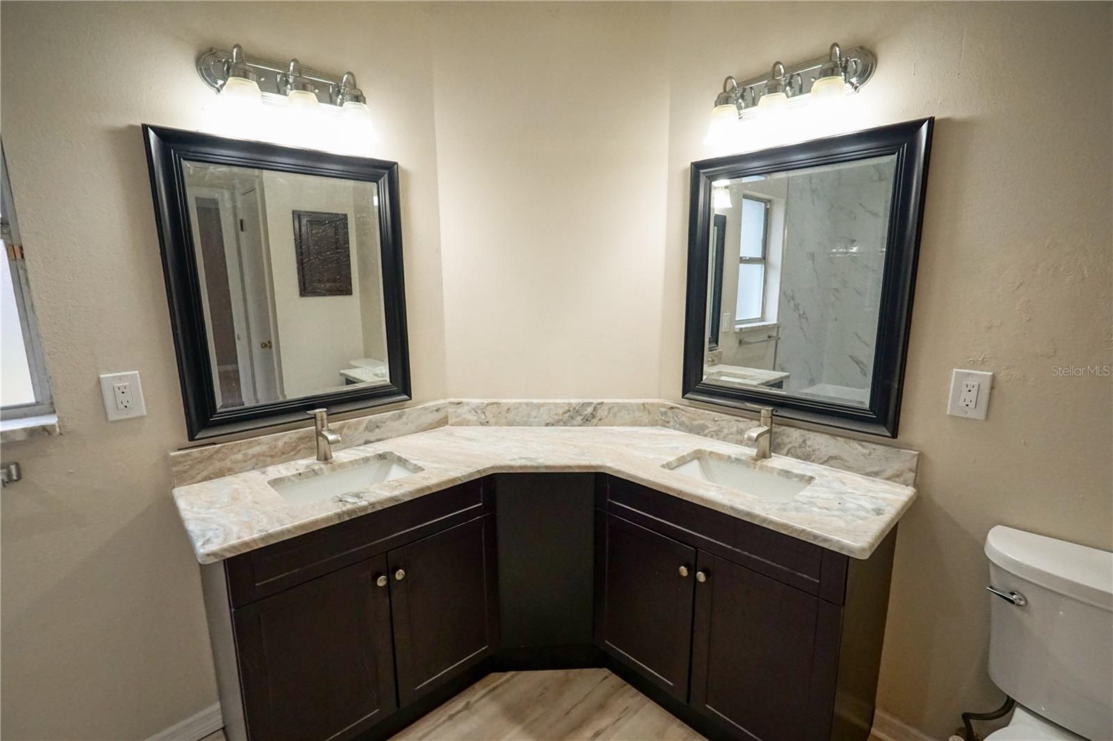 Image 10 of 31 For 9730 Lingwood Trail