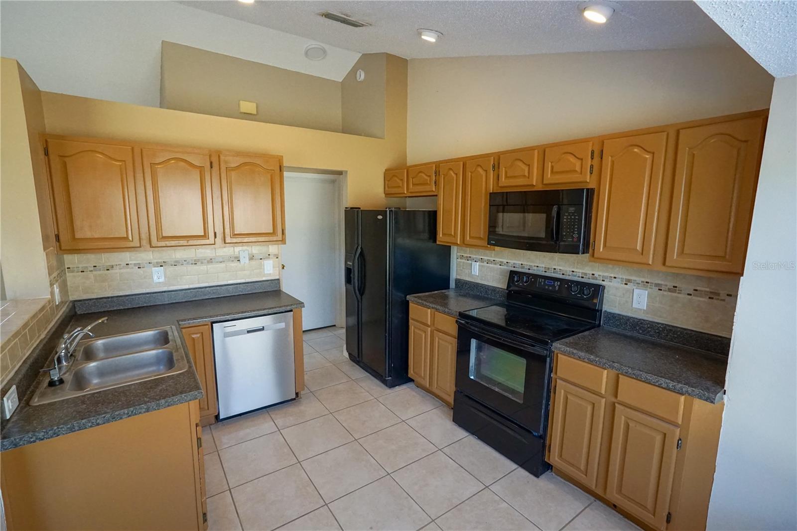 Image 23 of 31 For 9730 Lingwood Trail