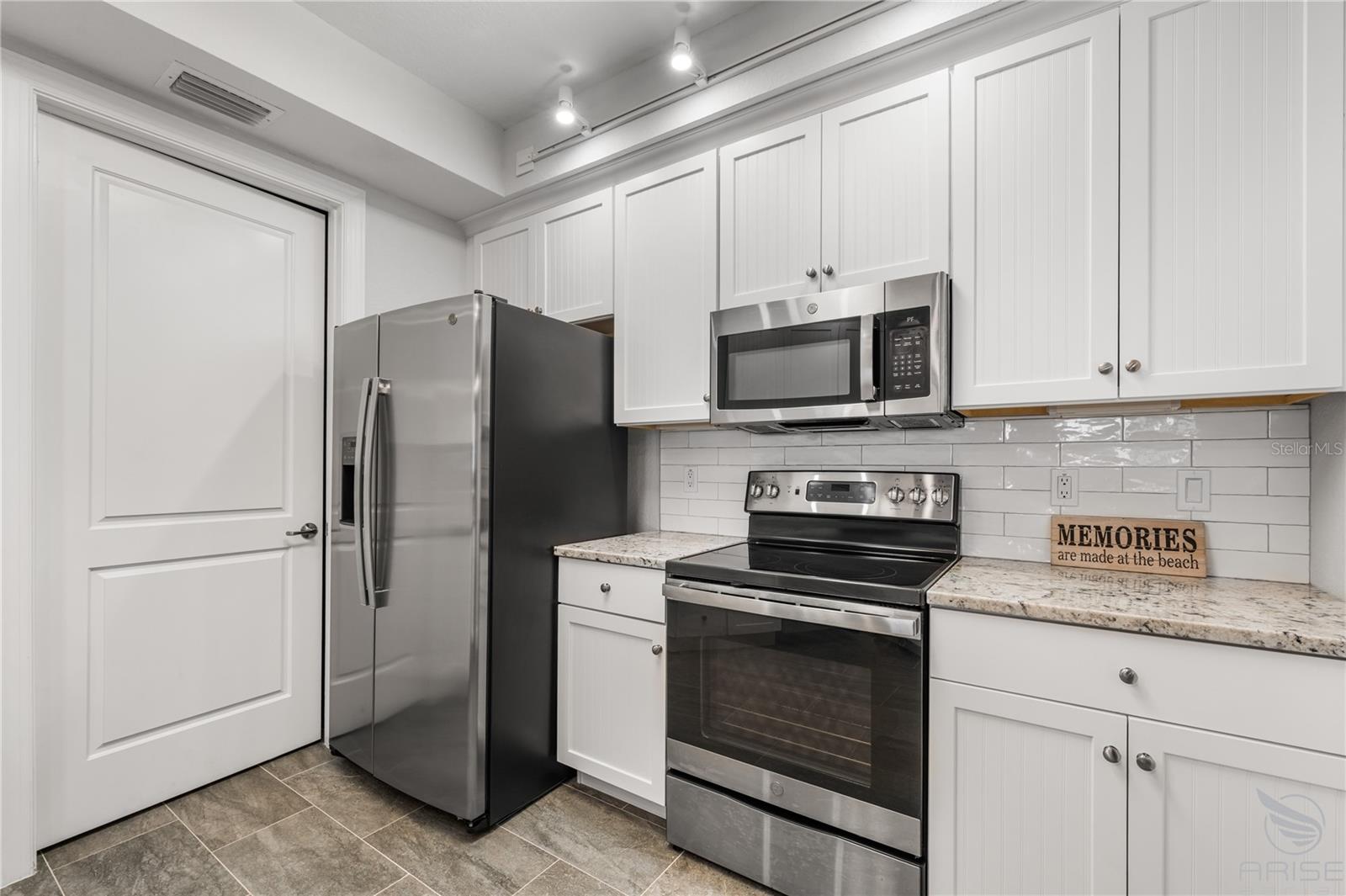 Image 20 of 52 For 1 Riverwalk Drive 306