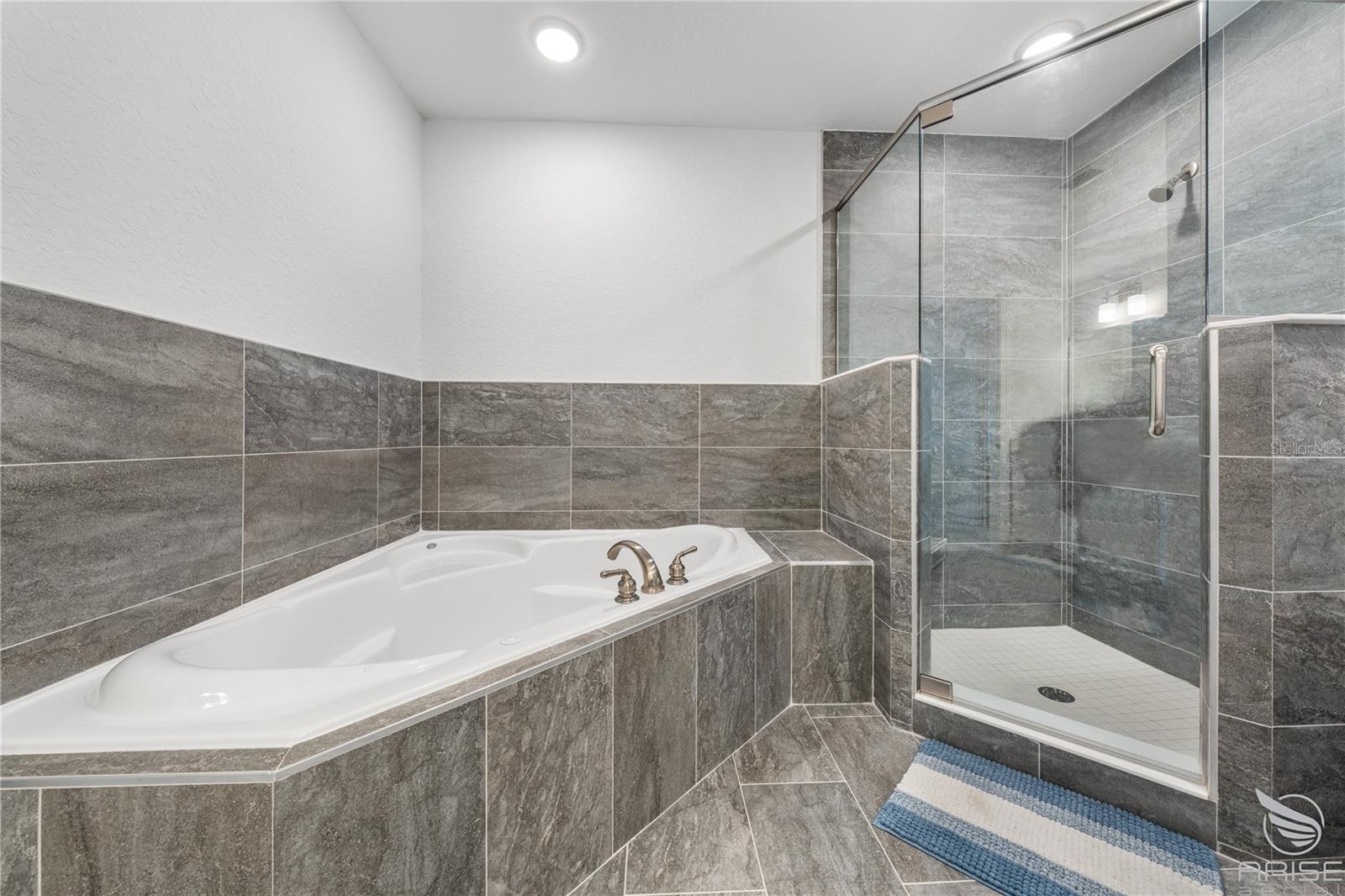 Image 34 of 52 For 1 Riverwalk Drive 306