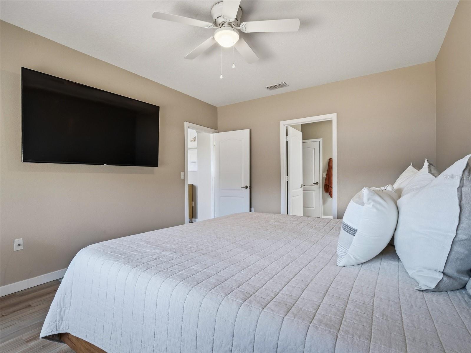 Image 22 of 53 For 459 Pink Coral Lane