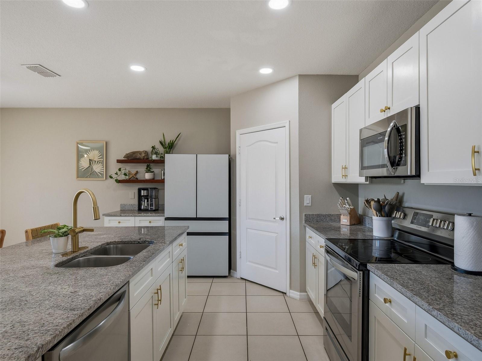 Image 6 of 53 For 459 Pink Coral Lane