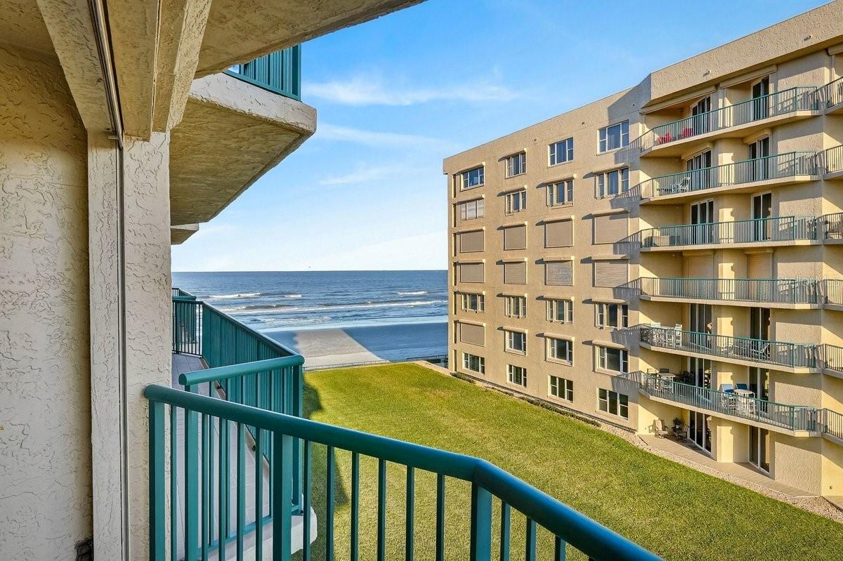 Image 15 of 51 For 4555 Atlantic Avenue 4411