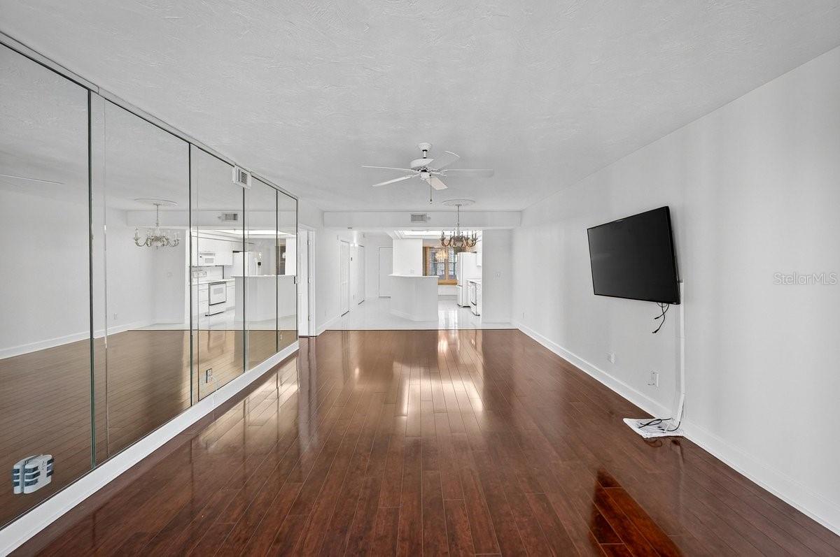 Image 22 of 51 For 4555 Atlantic Avenue 4411