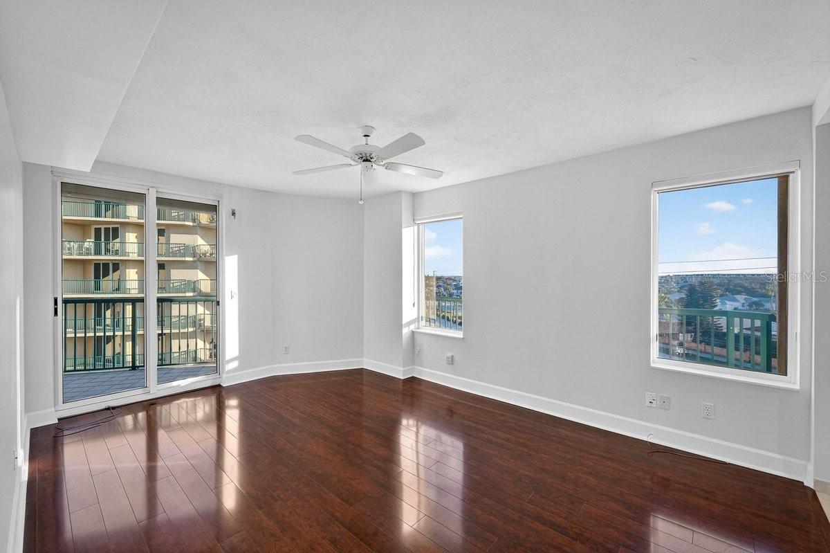 Image 23 of 51 For 4555 Atlantic Avenue 4411