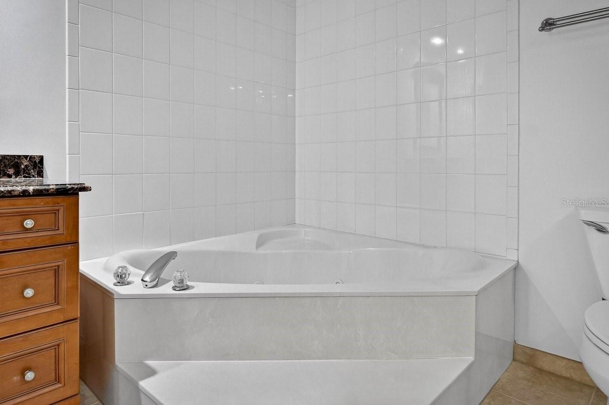 Image 28 of 51 For 4555 Atlantic Avenue 4411