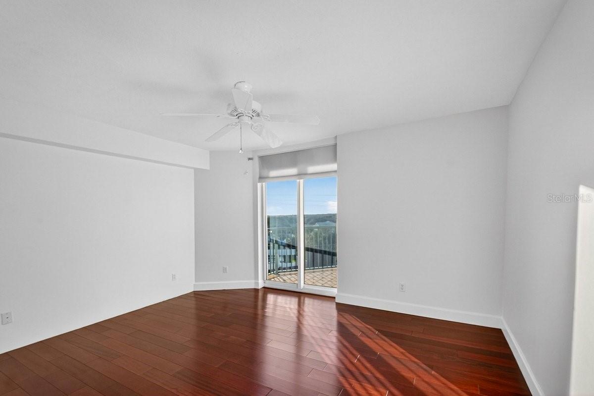 Image 32 of 51 For 4555 Atlantic Avenue 4411