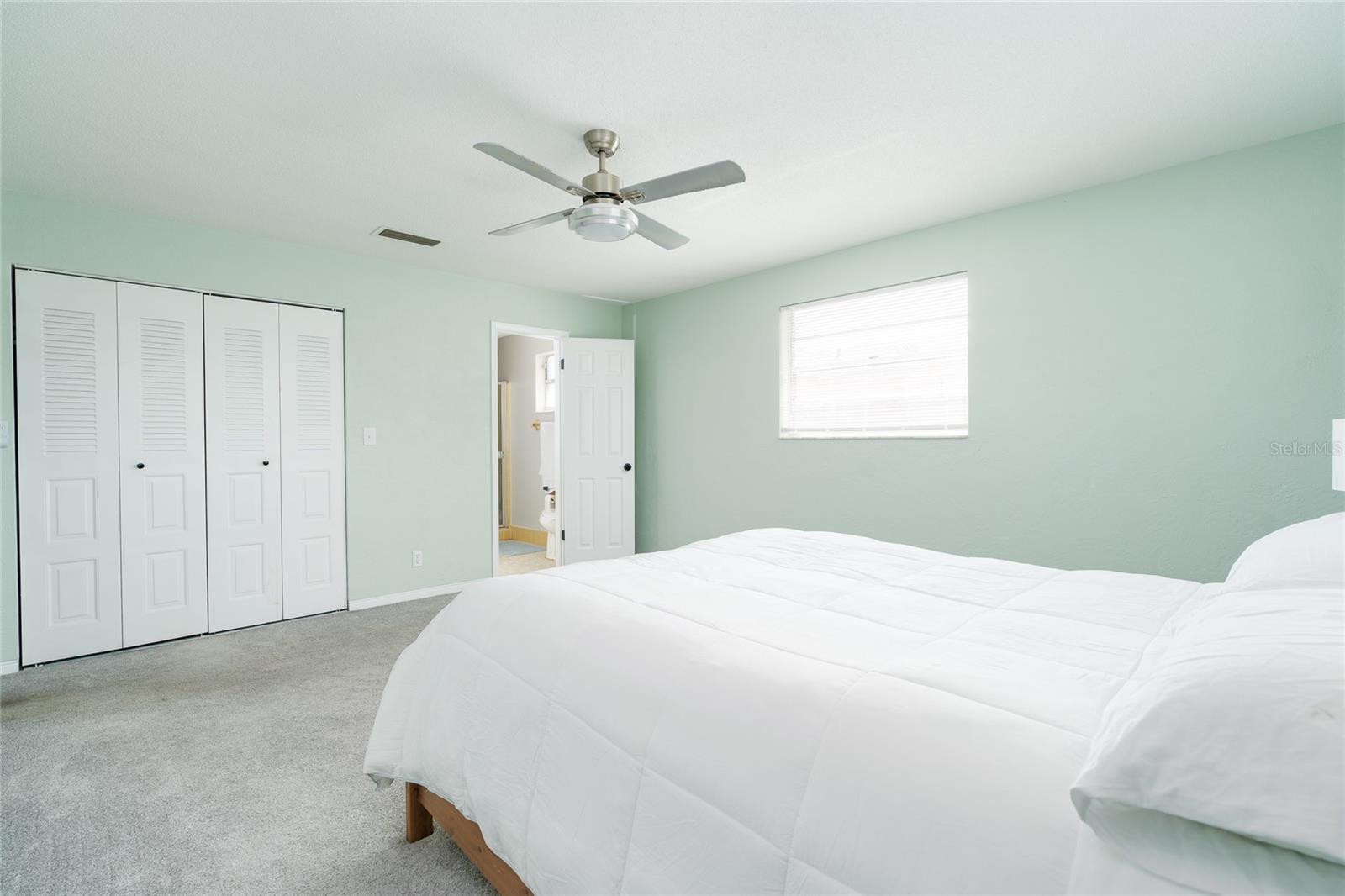 Image 13 of 31 For 743 Knollview Boulevard