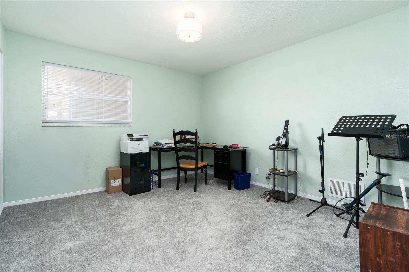 Image 15 of 31 For 743 Knollview Boulevard