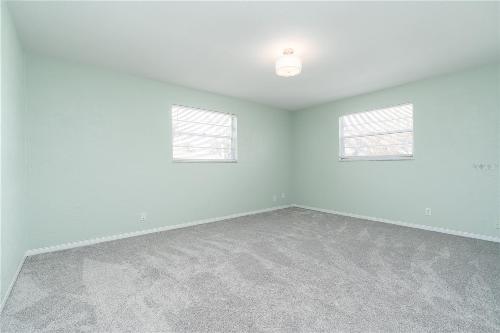 Image 16 of 31 For 743 Knollview Boulevard