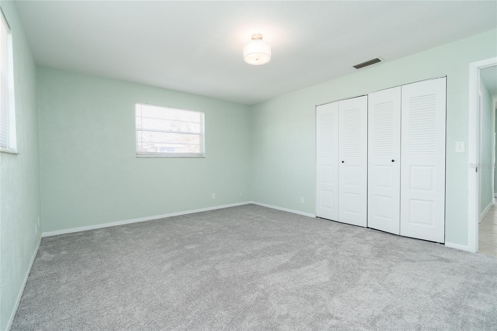 Image 17 of 31 For 743 Knollview Boulevard