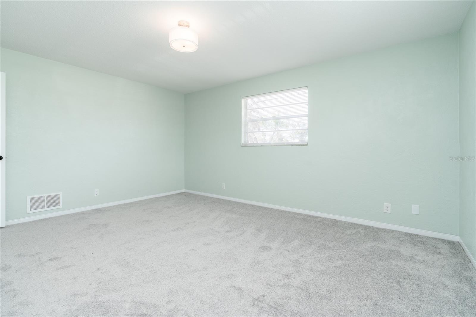 Image 18 of 31 For 743 Knollview Boulevard