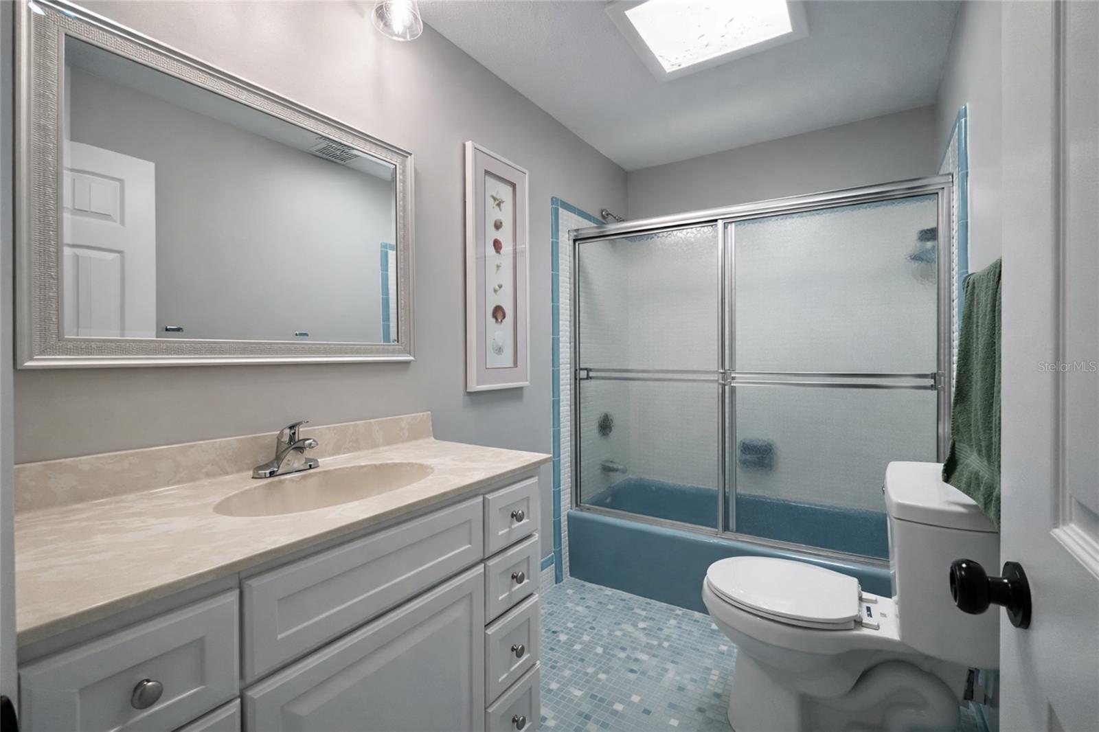 Image 19 of 31 For 743 Knollview Boulevard