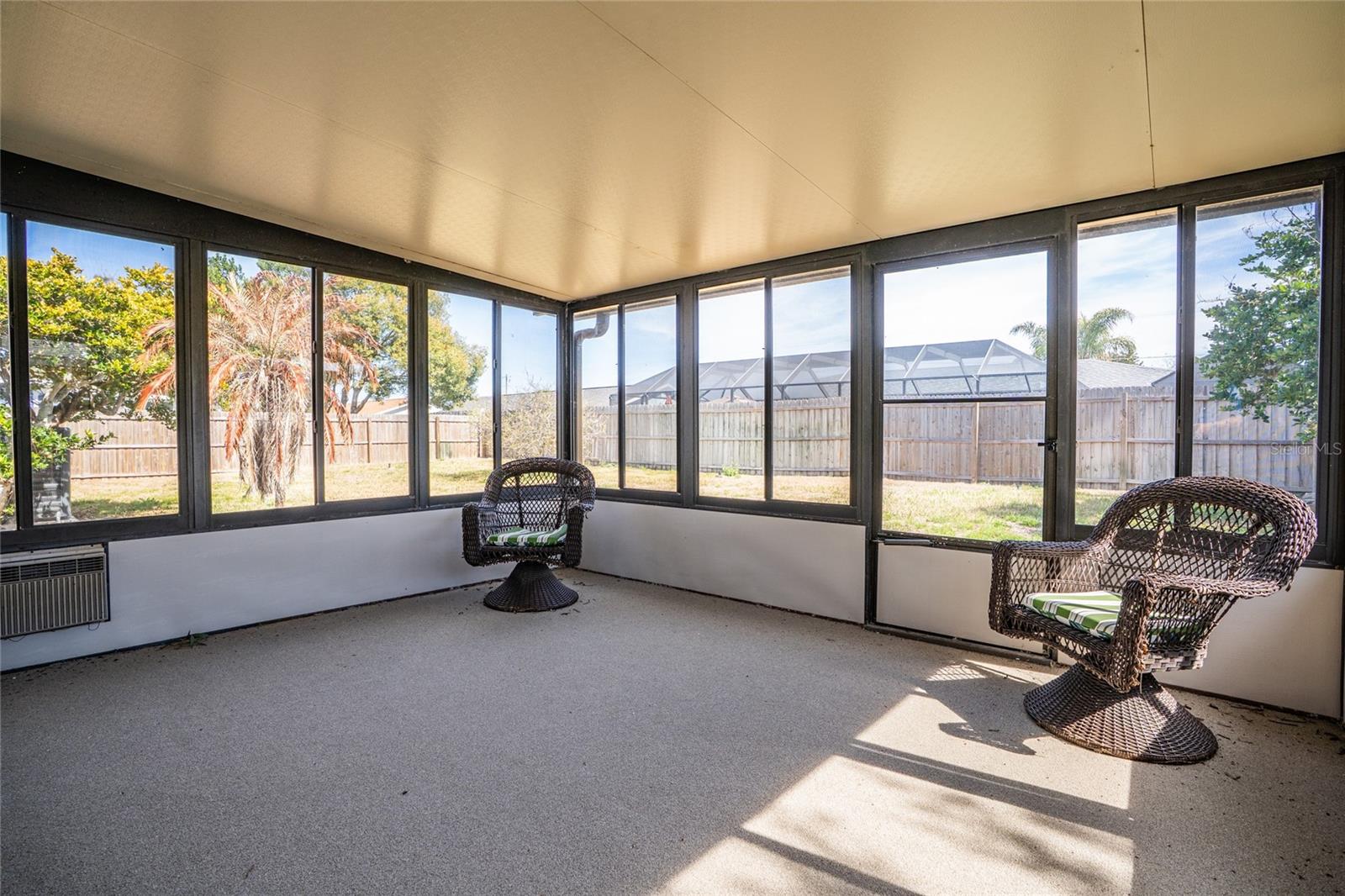 Image 23 of 31 For 743 Knollview Boulevard