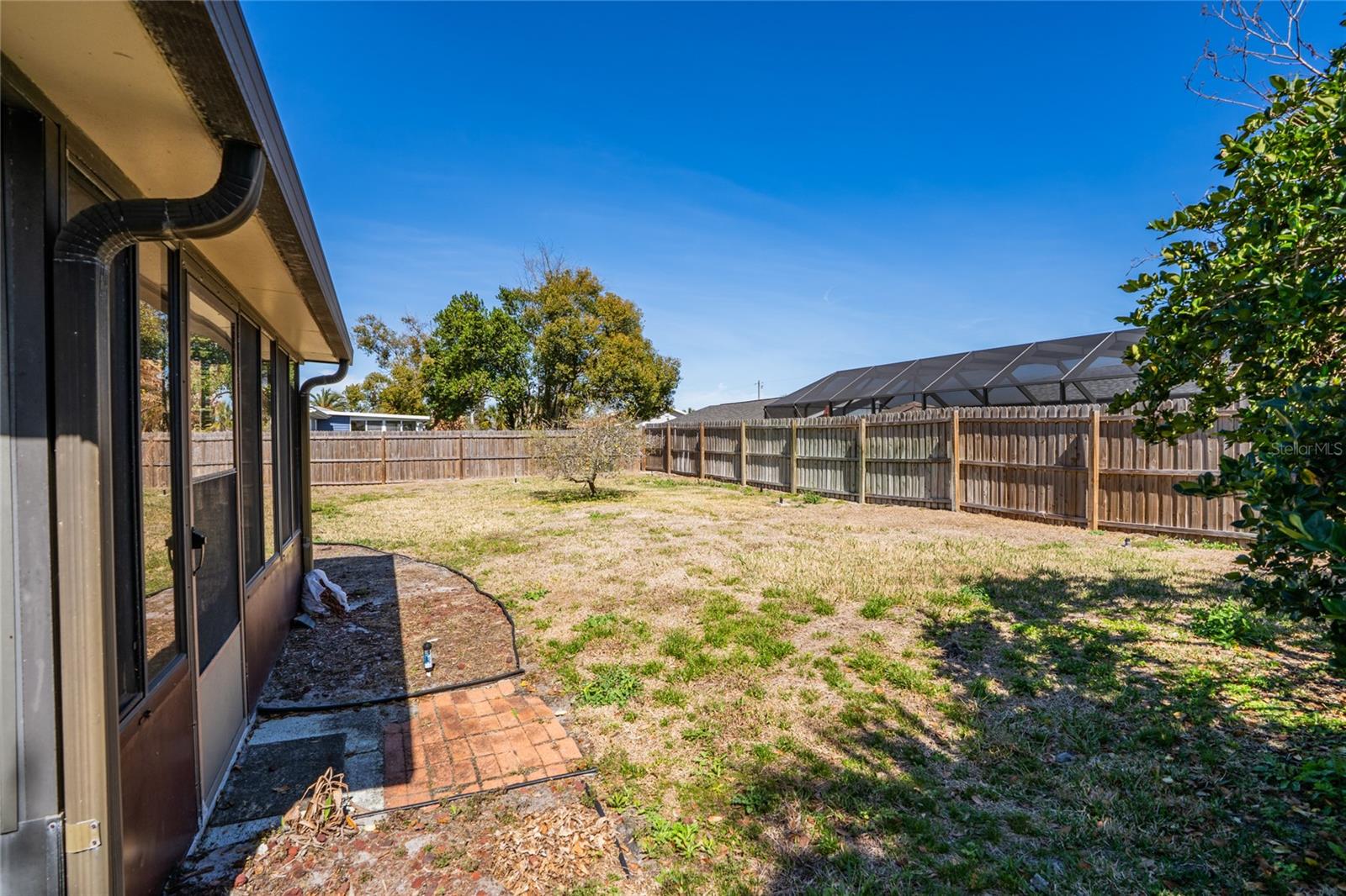 Image 24 of 31 For 743 Knollview Boulevard