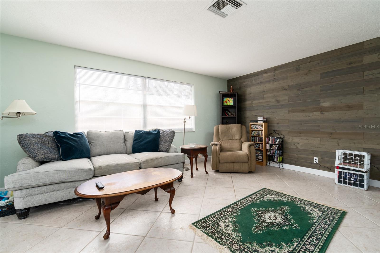 Image 8 of 31 For 743 Knollview Boulevard