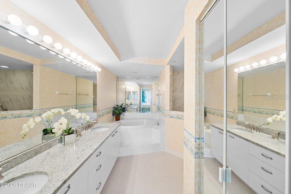 Image 22 of 47 For 4575 Atlantic Avenue 6303