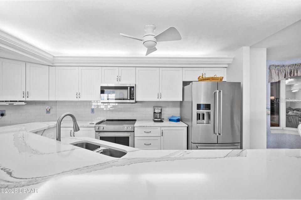 Image 6 of 47 For 4575 Atlantic Avenue 6303