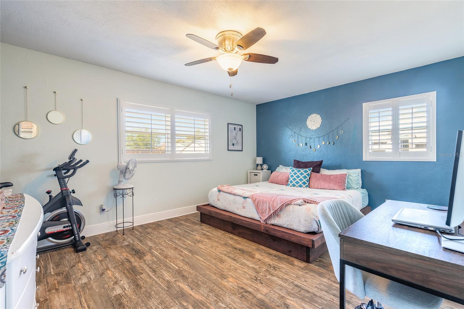 Image 22 of 39 For 220 Leisure Circle