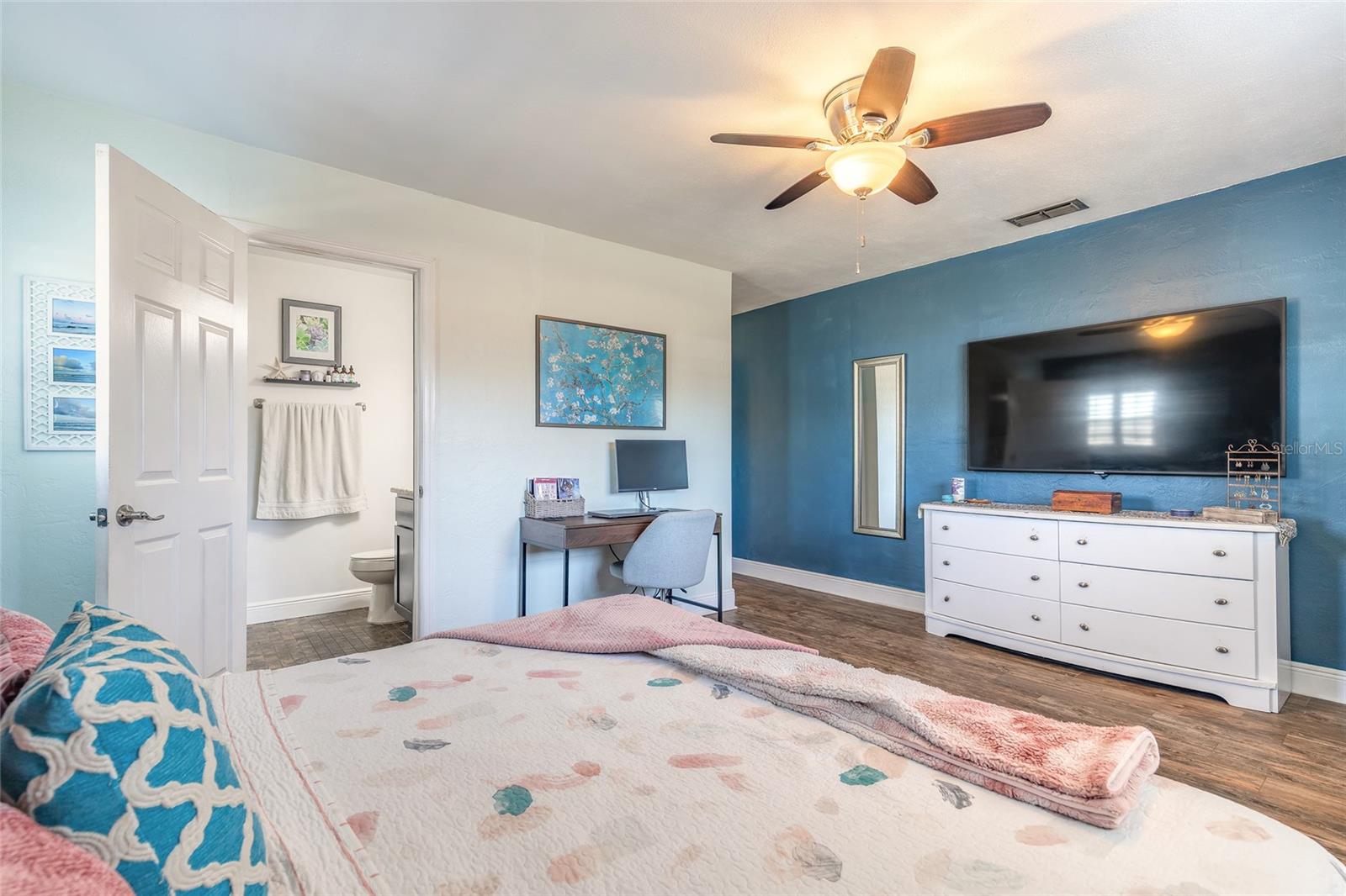 Image 24 of 39 For 220 Leisure Circle