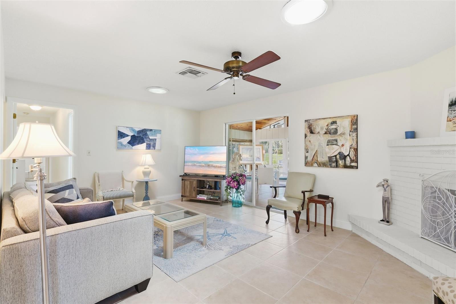 Image 25 of 44 For 727 Green Road