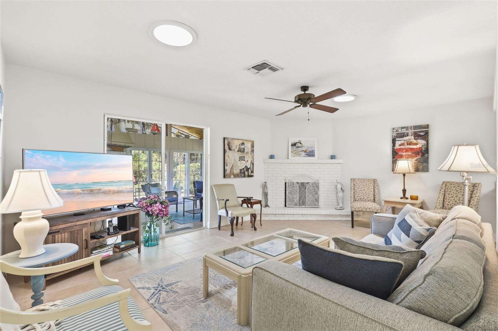 Image 26 of 44 For 727 Green Road