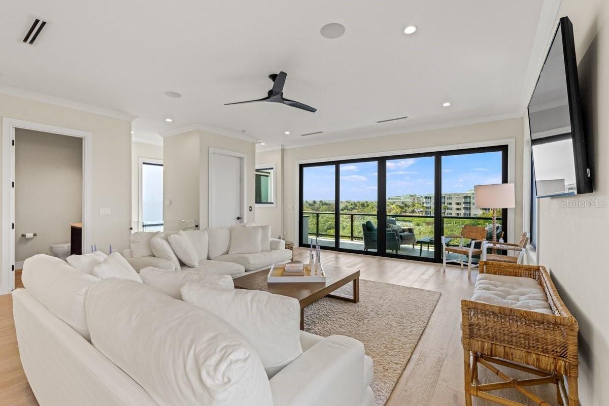 Image 13 of 70 For 552 Peninsula Avenue