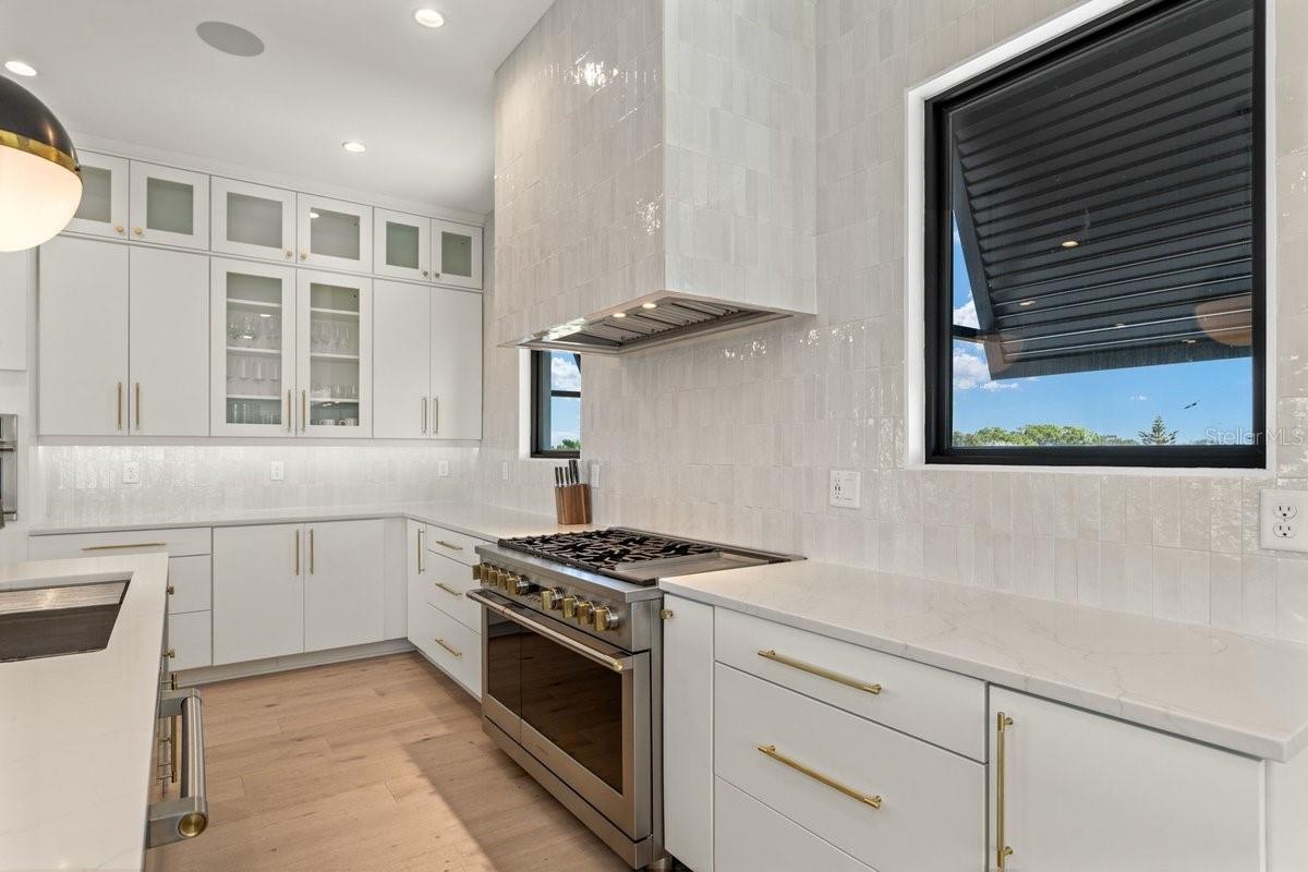 Image 19 of 70 For 552 Peninsula Avenue