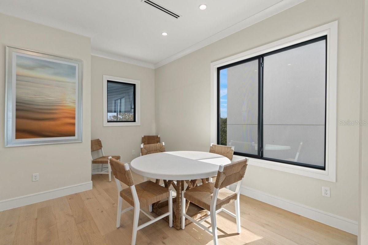 Image 23 of 70 For 552 Peninsula Avenue